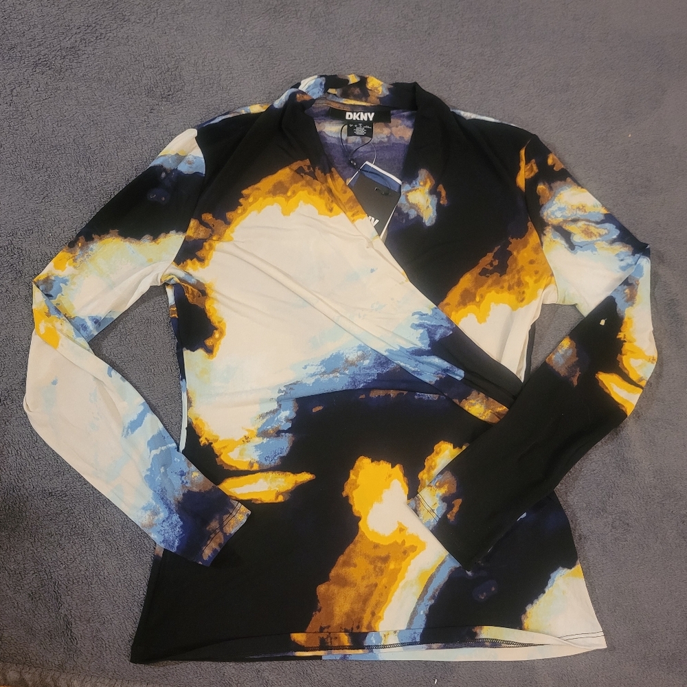DKNY work top, perfect for office. New, with tags